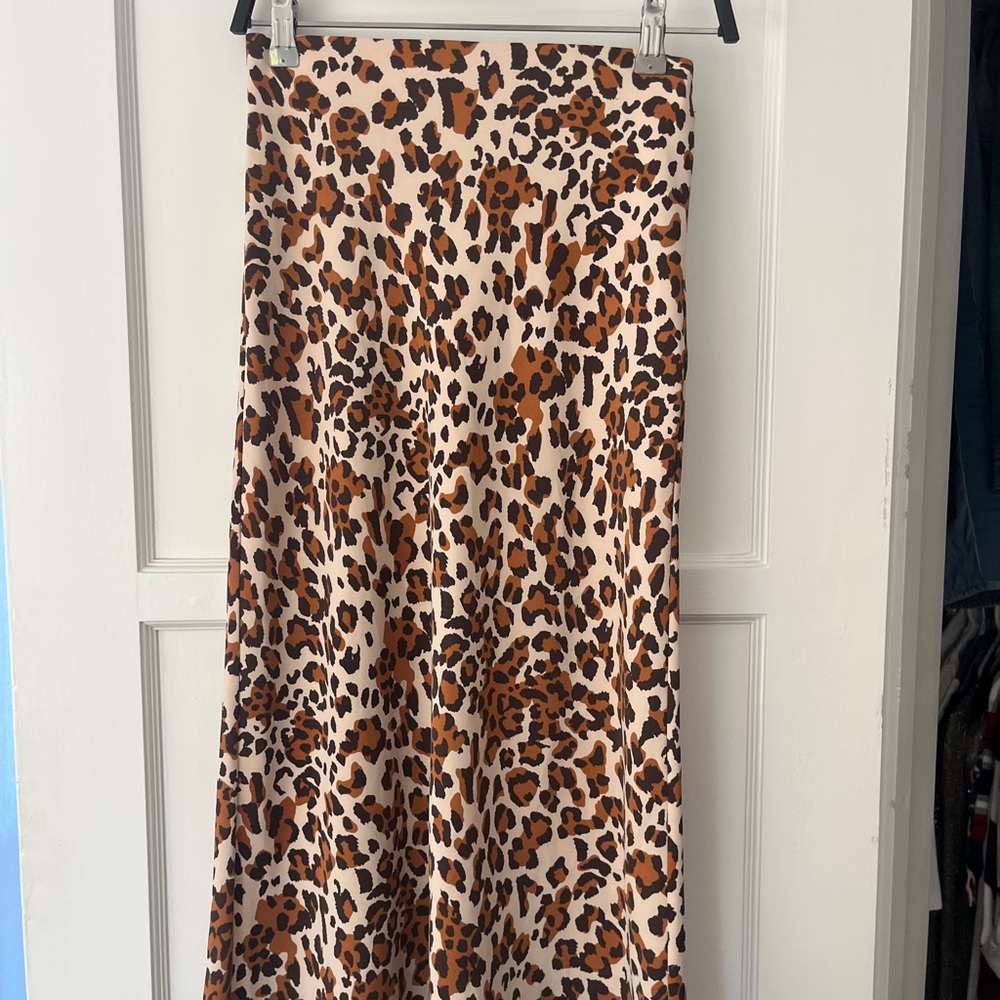 Aritzia Babaton Leopard Print Midi Skirt